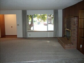 3445 High St in Eugene, OR - Building Photo - Building Photo