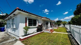 3667 NW 5th St in Miami, FL - Building Photo