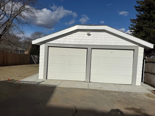 33 Rosegarden St in Warwick, RI - Building Photo - Building Photo