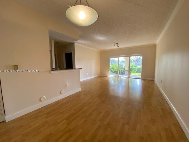 2424 Centergate Dr in Miramar, FL - Building Photo - Building Photo