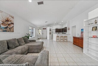 1368 Presidio Dr in Weston, FL - Building Photo - Building Photo