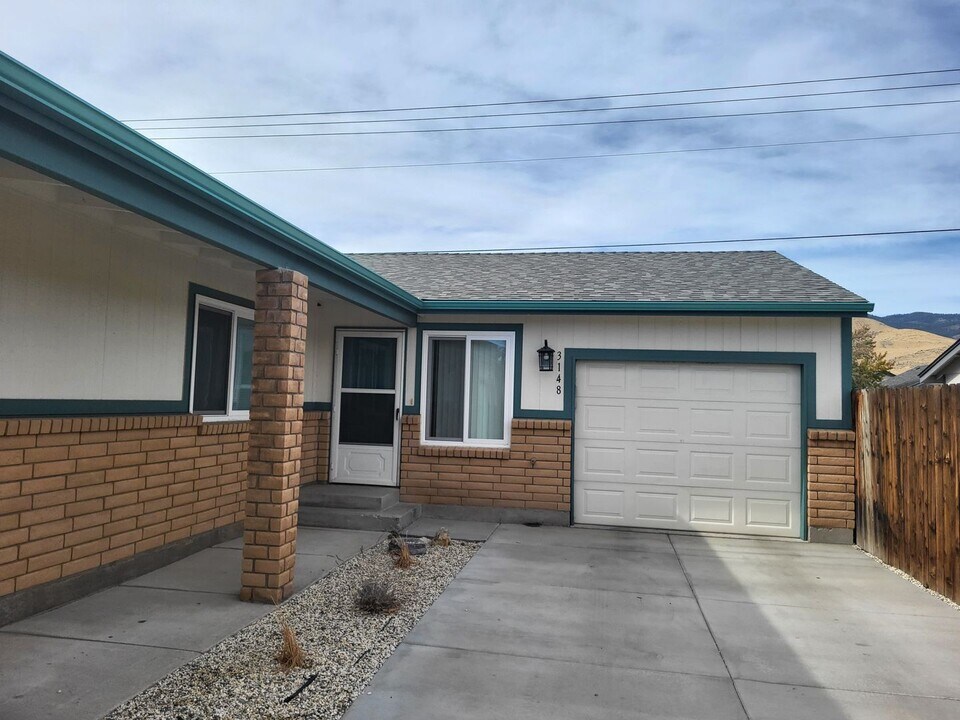 3146 Heaton Way in Carson City, NV - Foto de edificio