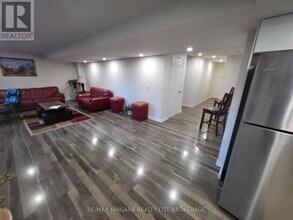 7879 Buckeye Cres in Niagara Falls, ON - Building Photo - Building Photo