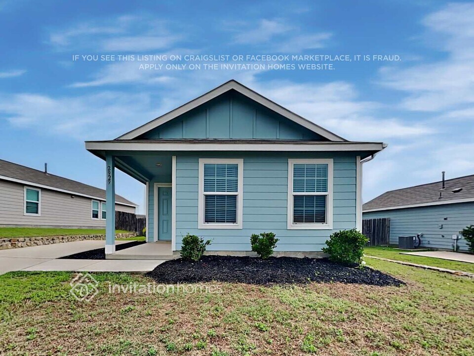 2929 Greenhorn Ave in Crandall, TX - Building Photo