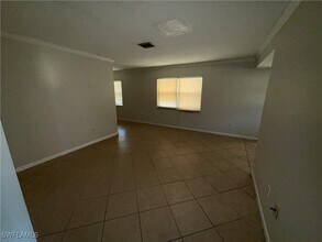 5820 Algiers St in Ft. Myers, FL - Building Photo - Building Photo
