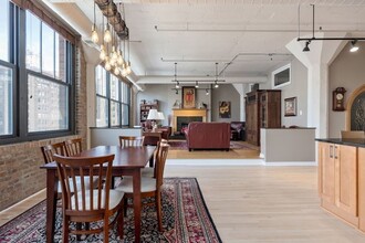621 S Plymouth Ct, Unit 805 in Chicago, IL - Foto de edificio - Building Photo