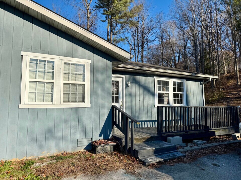 51 Shields Ln in London, KY - Building Photo