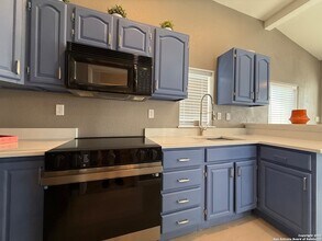 423 W Craig Pl in San Antonio, TX - Building Photo - Building Photo