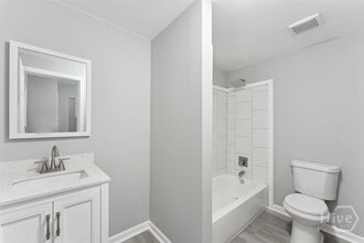 810 W 38th St in Savannah, GA - Building Photo - Building Photo