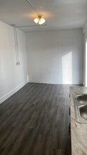 1011 NW 195th St, Unit 1 in Miami, FL - Building Photo - Building Photo