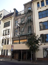 10 E 8th St in New York, NY - Building Photo - Building Photo