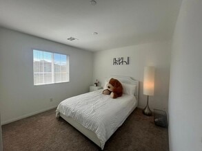 854 Benning St in Henderson, NV - Building Photo - Building Photo