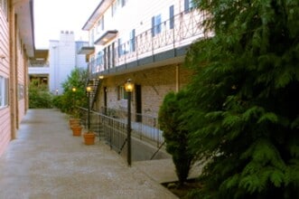 Portland Terrace in Portland, OR - Building Photo - Interior Photo
