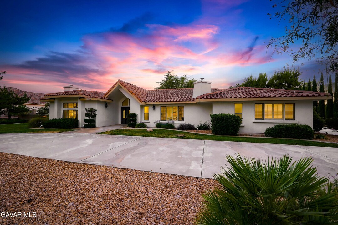 41901 Cll Clarita in Lancaster, CA - Building Photo