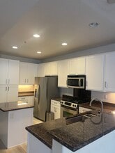 12664 Chapman Ave, Unit Chapman Commons in Garden Grove, CA - Foto de edificio - Building Photo