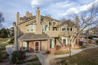 Miralago Condominiums in Littleton, CO - Foto de edificio - Building Photo