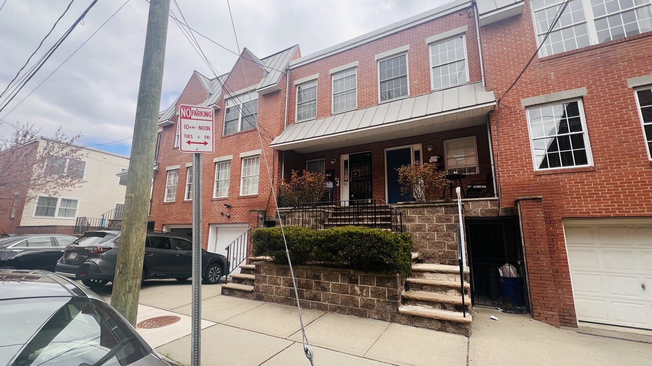 20 Manning Ave, Unit 2 in Jersey City, NJ - Foto de edificio