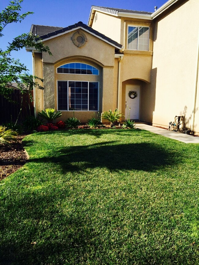 5462 W Holland Ave in Fresno, CA - Building Photo - Building Photo