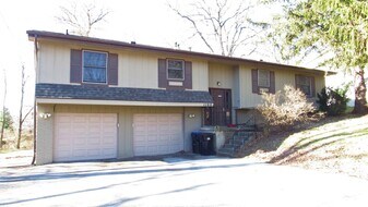 1108 10th St in Coralville, IA - Building Photo