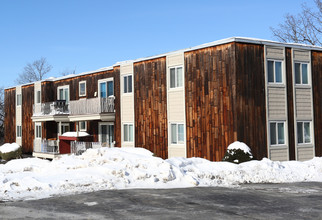 Brafferton Square Apartments in Rensselaer, NY - Building Photo - Building Photo