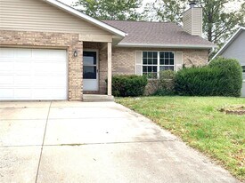 117 Twin Oaks Dr in Belleville, IL - Building Photo