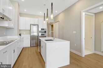 801 N Fairfax St in Alexandria, VA - Foto de edificio - Building Photo