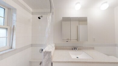 27 Arlington Rd, Unit 2 in Woburn, MA - Building Photo - Building Photo