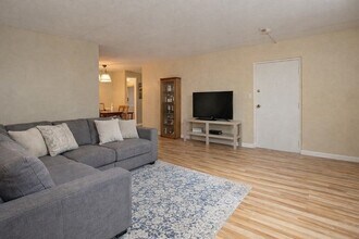 30 High St, Unit 303 in Dedham, MA - Building Photo - Building Photo