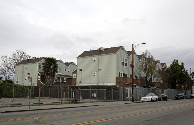 Kenneth Henry Court in Oakland, CA - Building Photo - Building Photo