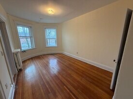 181 Winthrop Rd, Unit 5 in Brookline, MA - Building Photo