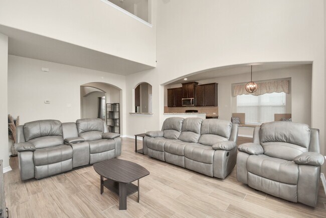 2703 Lakecrest River Dr