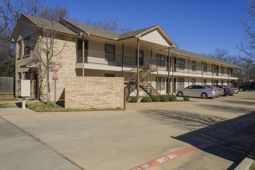 Belle Lenda in Denton, TX - Foto de edificio