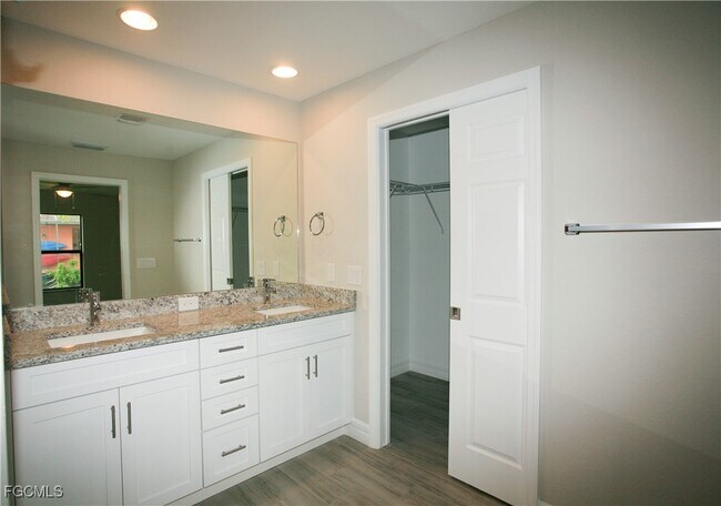 8445 Coral Dr in Ft. Myers, FL - Building Photo - Building Photo