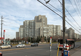 7 Townsgate Dr in Vaughan, ON - Building Photo - Building Photo