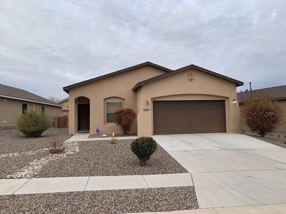 5659 Blue Feather Ave NW in Albuquerque, NM - Building Photo