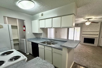 Santa Fe Apartments in Dallas, TX - Foto de edificio - Building Photo