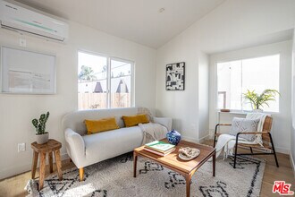 1613 Micheltorena St in Los Angeles, CA - Building Photo - Building Photo