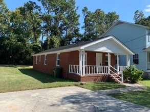 215 Hillsdale Dr in Wilmington, NC - Building Photo - Building Photo