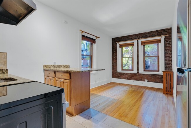 479 Beacon St, Unit 32 in Boston, MA - Building Photo - Building Photo