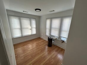 158 S Main St, Unit 3 in Manchester, CT - Foto de edificio - Building Photo