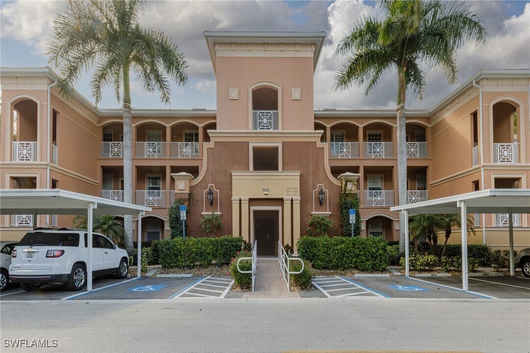 9631 Spanish Moss Way in Bonita Springs, FL - Building Photo