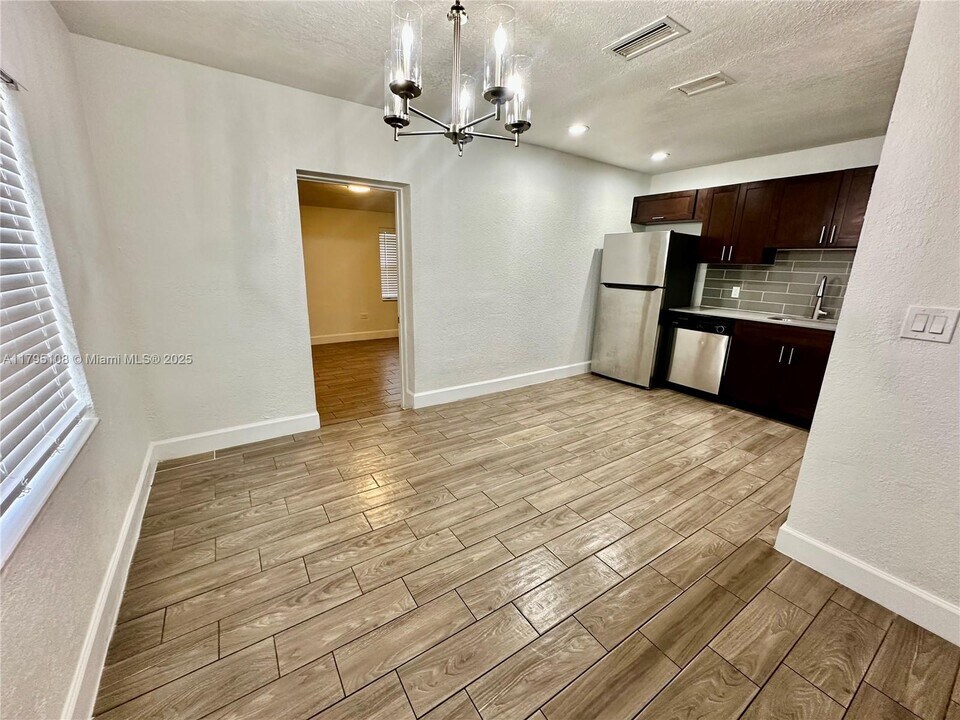 2273 NW 65th St in Miami, FL - Building Photo