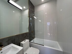 52 Grace St in Jersey City, NJ - Foto de edificio - Building Photo