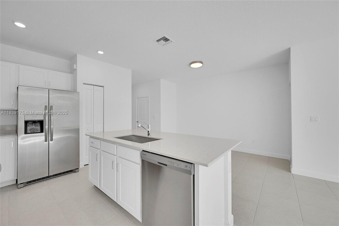 4548 Hollister Ave in Lake Worth Beach, FL - Building Photo