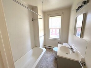 349 Mauch Chunk St, Unit 2nd Floor in Nazareth, PA - Building Photo - Building Photo