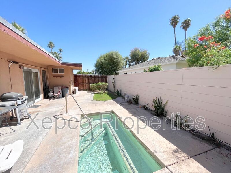 333 Ramon Rd in Palm Springs, CA - Building Photo
