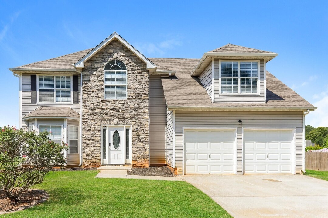 105 Windscape Dr in Covington, GA - Building Photo