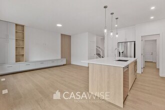 22128-22194 94 Ave NW in Edmonton, AB - Building Photo - Building Photo