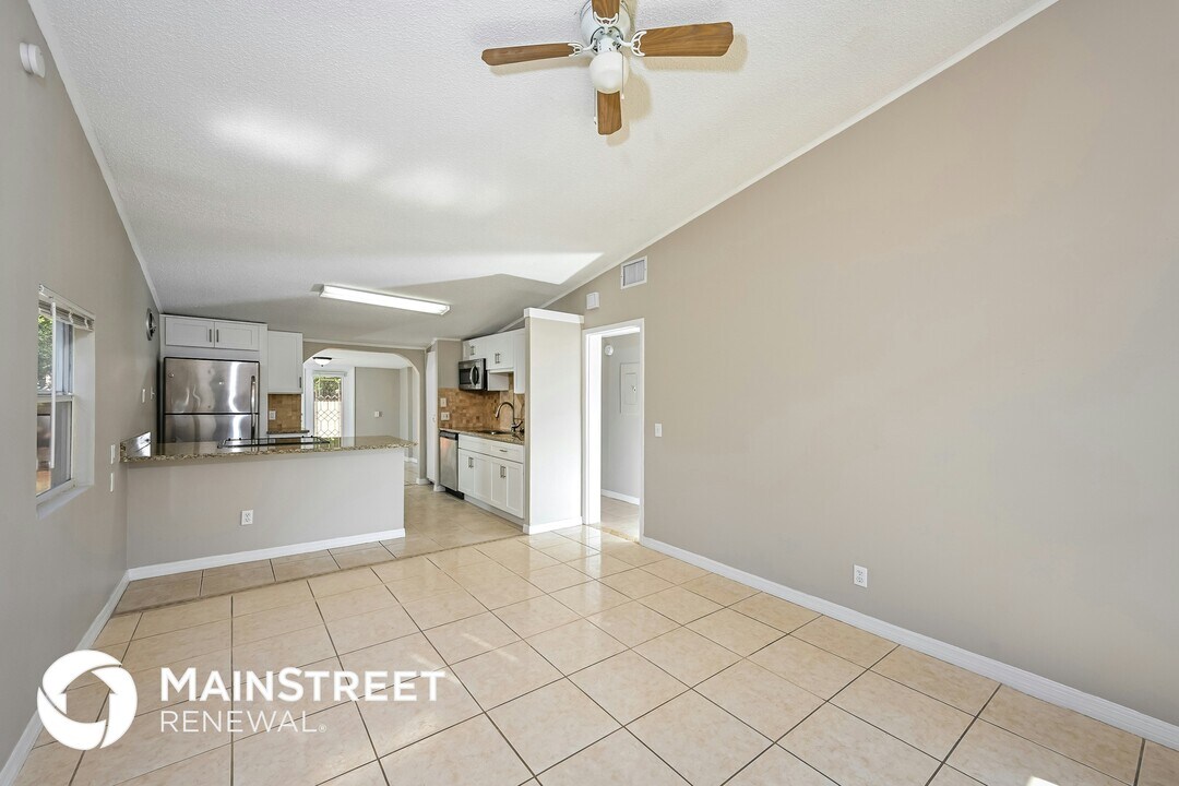 587 Martin Pl Blvd in Apopka, FL - Building Photo