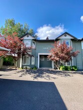 1519 Hollyhock Dr in Medford, OR - Foto de edificio - Building Photo